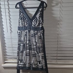 ECI Black and White V-Neck Geometric Party Dress